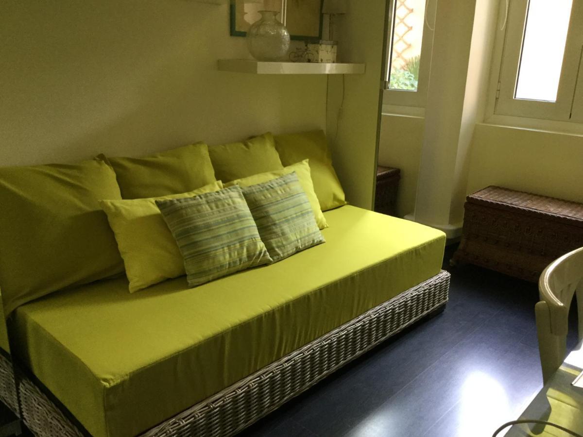 Chambre 1 Personne Avec Terrasse Centre Ville Marseille 3 Nuits Min , Femme Uniquement Exteriör bild