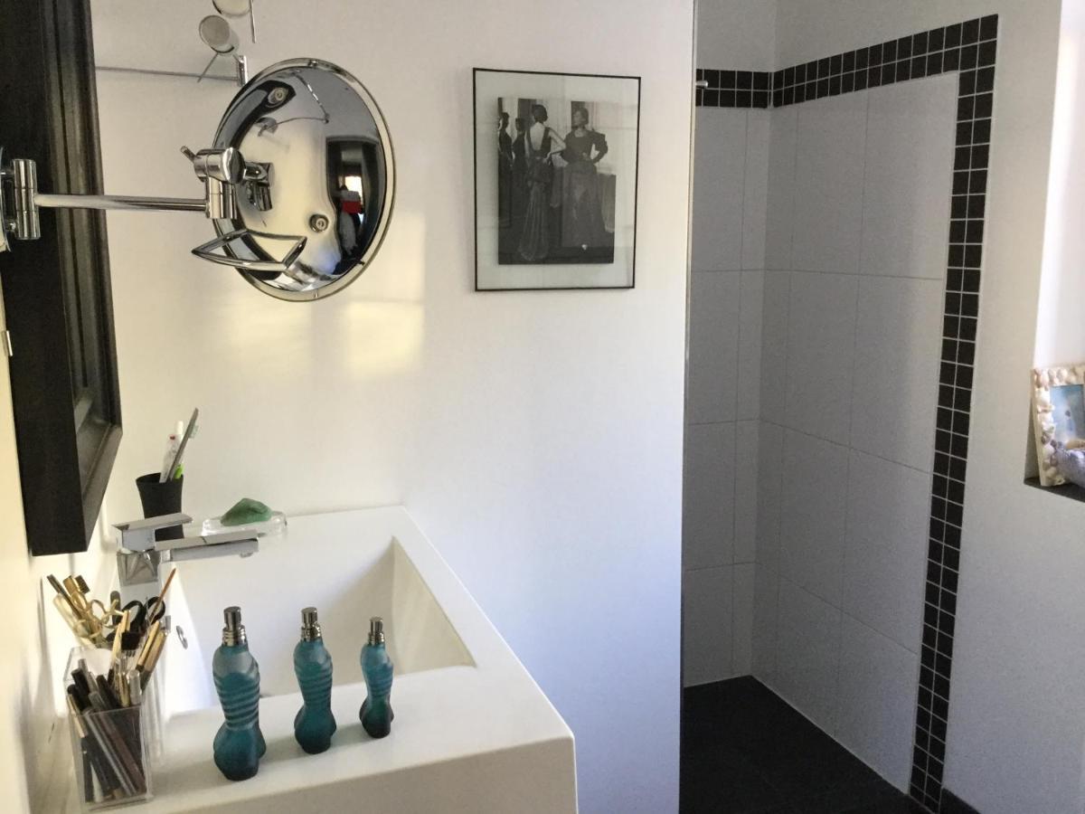 Chambre 1 Personne Avec Terrasse Centre Ville Marseille 3 Nuits Min , Femme Uniquement Exteriör bild